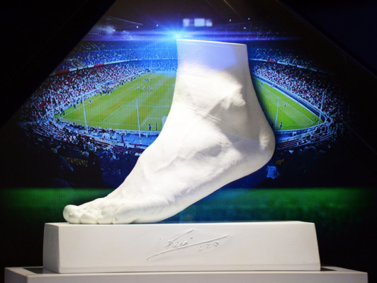 A la venta réplica en oro del pie izquierdo de Messi