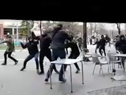 Un hincha resulta herido en pelea antes del Alavés-Barcelona