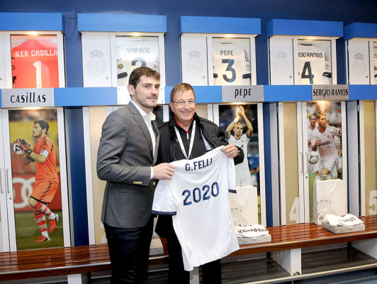 Casillas muestra el Bernabéu a la comisión Olímpica