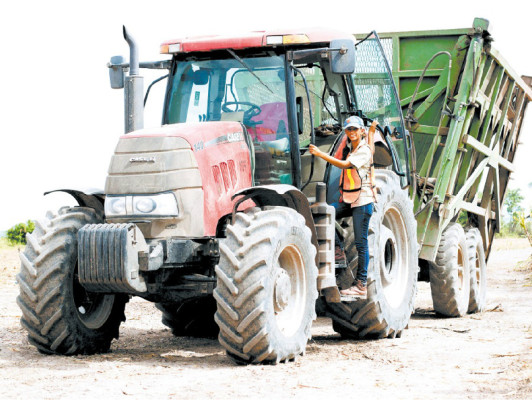 En el sur de Honduras los tractores son cosa de mujeres