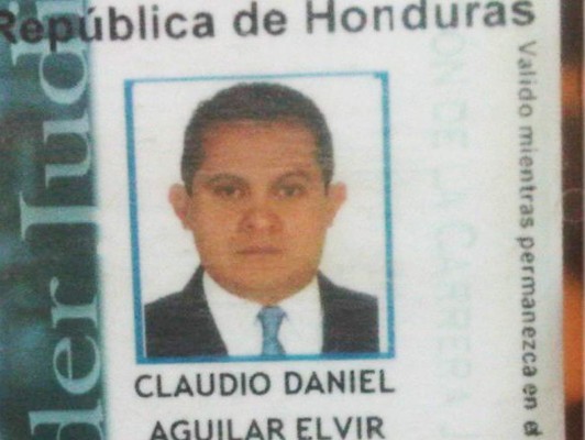 Juez hondureño atropella a policía en retén