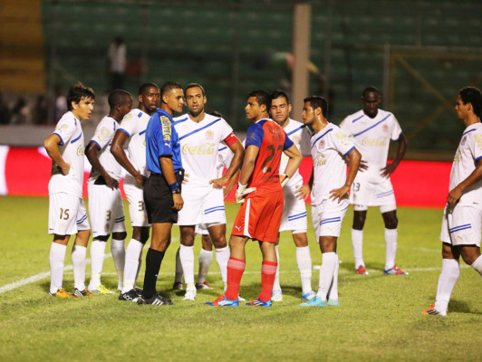 Olimpia vence con polémica al Choloma