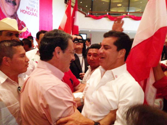 Elvin Santos se une a campaña de Mauricio Villeda