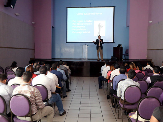 Jornada de reclutamiento en la conferencia '¿Busca empleo?”