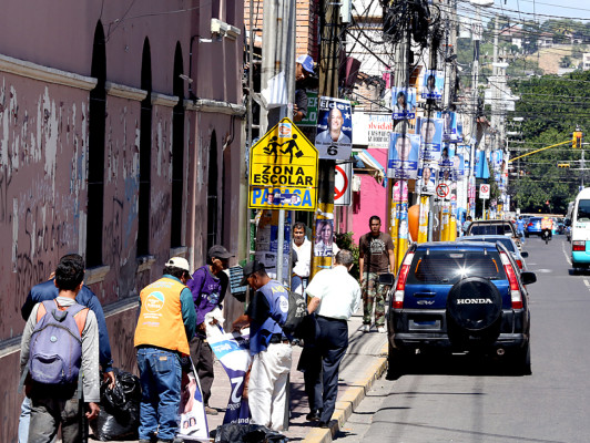Retiran propaganda política en la capital de Honduras