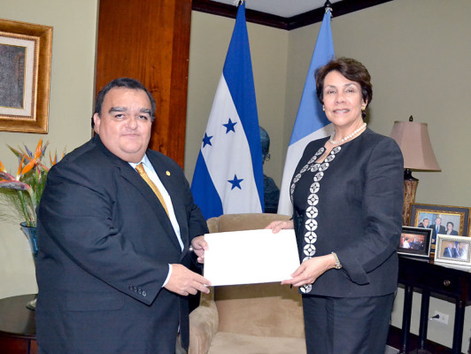 Acreditado nuevo embajador de Guatemala