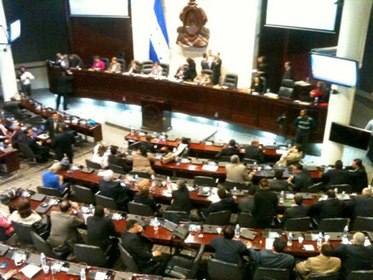 Suspendida sesión para elegir nuevo fiscal