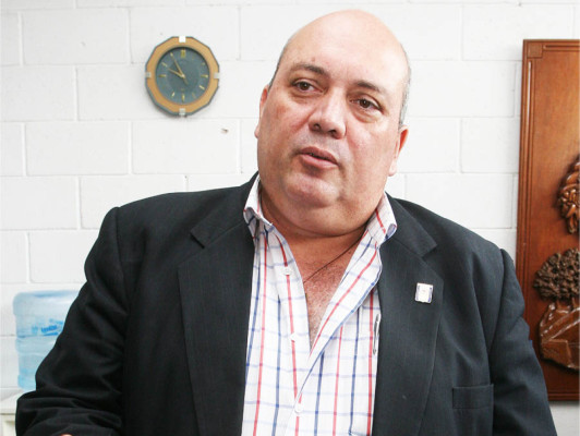 Cancelarán plazas al director del Central