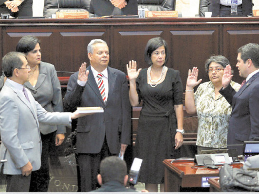 Congreso juramenta Comisión Interventora del Ministerio Público