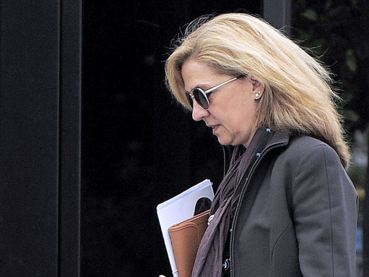 Hija del rey Juan Carlos imputada por fraude y lavado de dinero