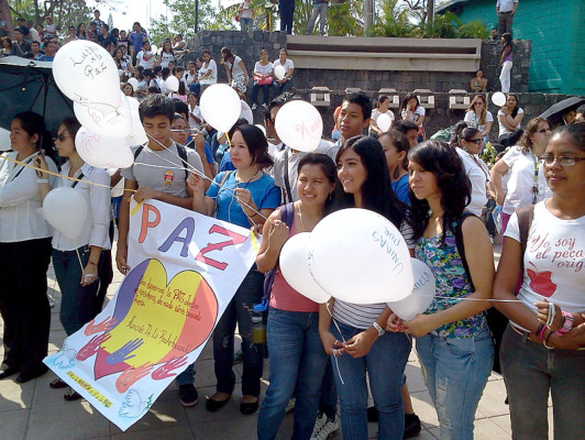 Universitarios claman por paz en Honduras