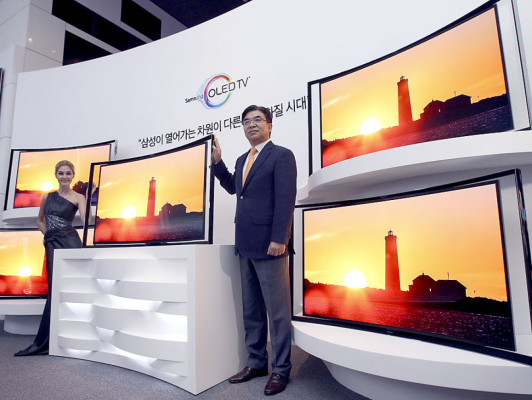 Samsung lanza televisor curvo con pantalla OLED