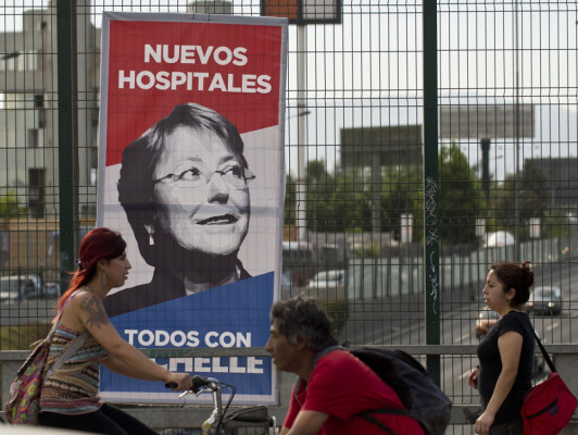 Bachelet favorita en segunda vuelta