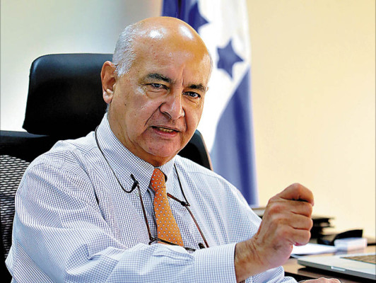 Maestros podrán optar a cuatro servicios financieros