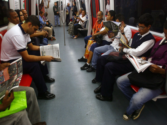 Venezolanos despiden a su líder Hugo Chávez