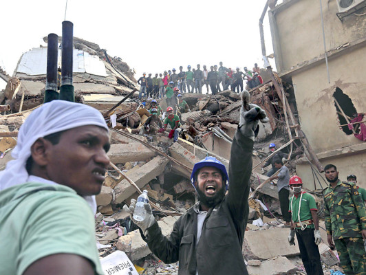 A más de 230 sube la cifra de víctimas en Bangladesh