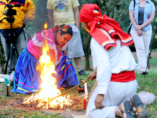 Celebraciones de fin de era maya inician en Honduras, Guatemala y México