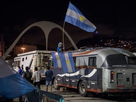 Más de 100,000 argentinos invaden Río de Janeiro