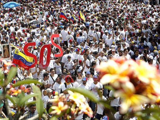 Opositores se concentran en apoyo a dirigente venezolano detenido