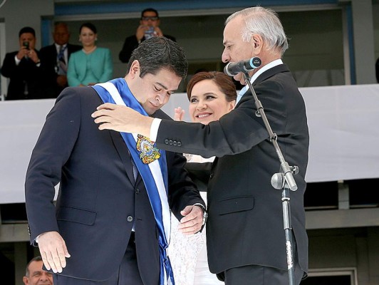 JOH juramentado como presidente