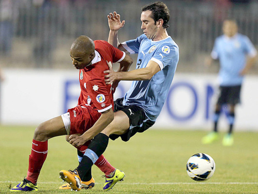 Uruguay goleó 5-0 en Jordania y virtualmente está en Brasil