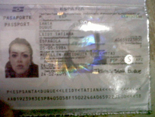 Cae pareja de colombianos con más de $18,000 en Roatán