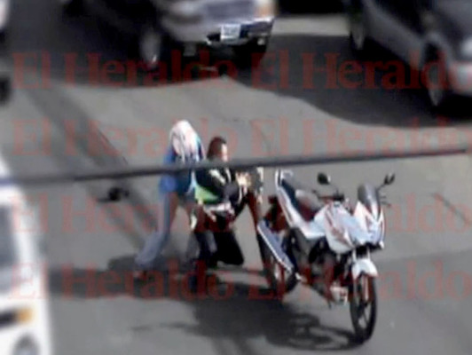 Honduras: Video registra crimen contra policía de Tránsito