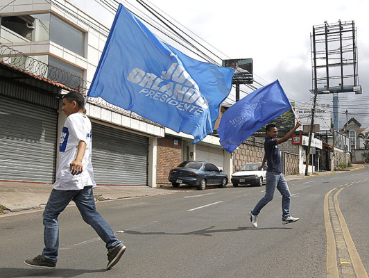 Hartos de la violencia y pobreza, hondureños eligen nuevo gobierno