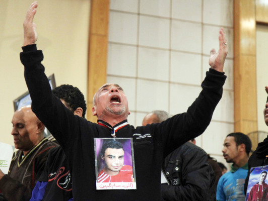 Corre la sangre en Egipto tras condenas a muerte por tragedia en estadio