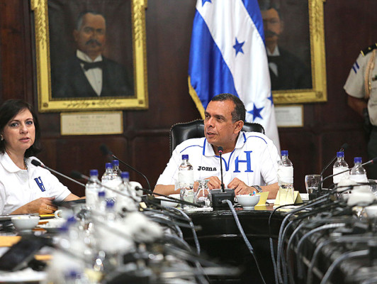 Con decreto ejecutivo comprarán placas