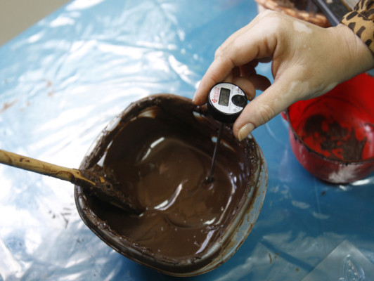 Emprendedoras impulsan fábrica de chocolates