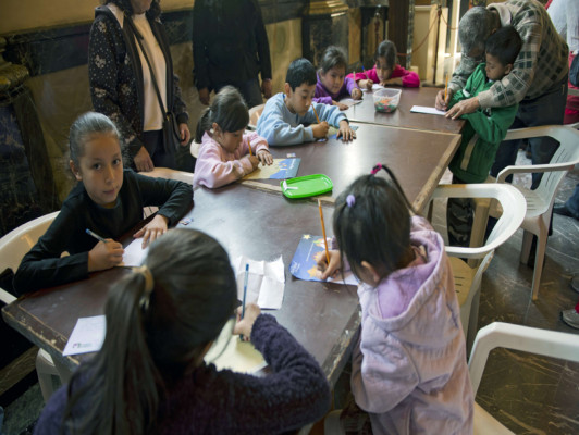 Fiesta de Reyes Magos ilusiona a niños del mundo