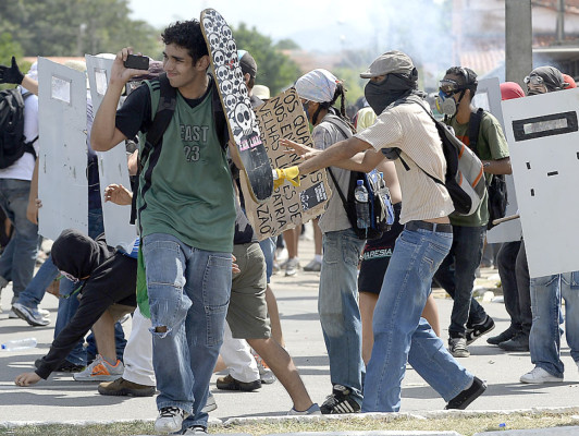 FOTOS: Violentos enfrentamientos previo al España-Italia