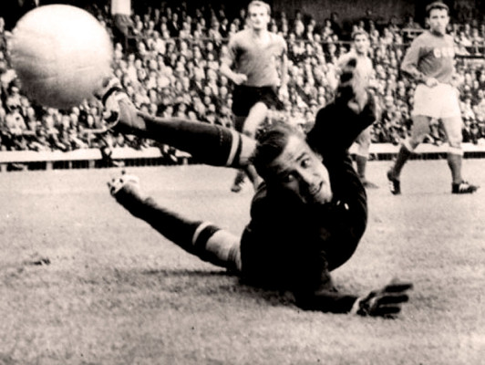 Messi, Maradona y Pelé encabezan el mejor 11 de la historia