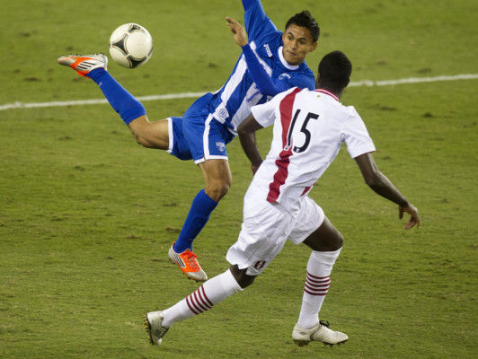 Honduras cierra 2012 con aburrido empate ante Perú
