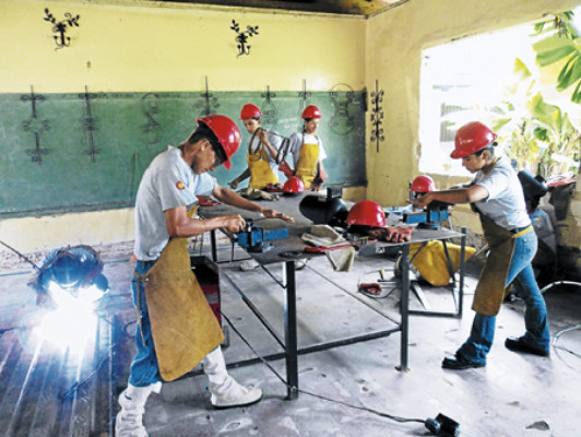 Oficios: oportunidad educativa para los jóvenes del área rural