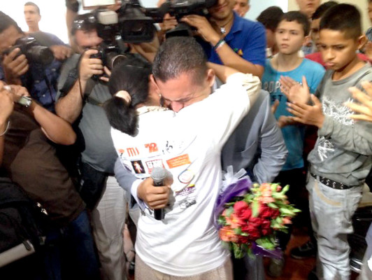Madre hondureña encuentra a su hijo migrante