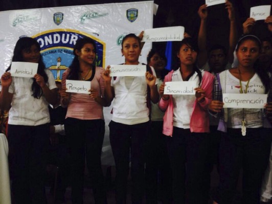 Honduras: Alumnos evitan entrar a pandillas