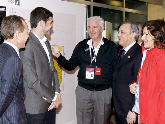 Casillas muestra el Bernabéu a la comisión Olímpica