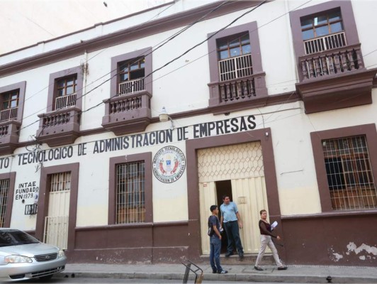 Honduras: Suspenden a directora del INTAE