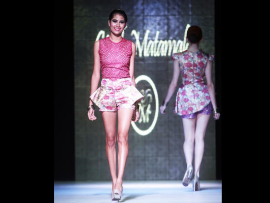 Lentejuelas llenan de brillo la pasarela de la SFW Honduras