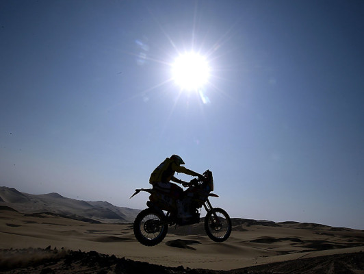 Combate de estrellas en el desierto peruano