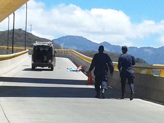 Sicarios ejecutan a tres modelos en la salida a Valle de Ángeles