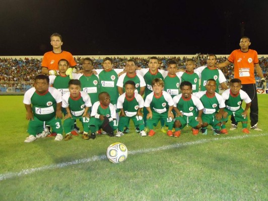 VIDEO: El equipo de enanos que causa furor en Brasil