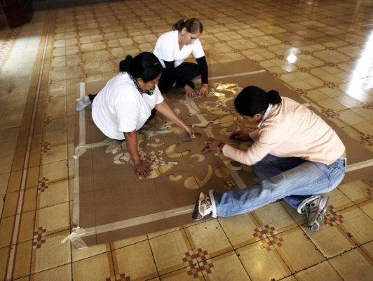 Avanza trabajo de alfombra