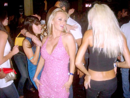 Hallan muerta a 'conejita' de Playboy