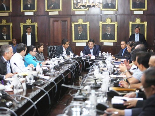 ¿Qué ministro hondureño debe ser removido de su cargo por JOH?