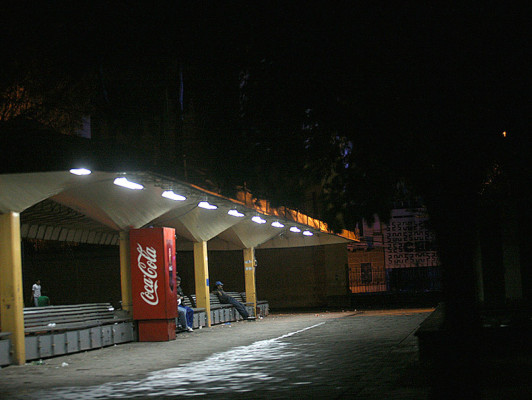 Las calles lucen desoladas al terminar las elecciones