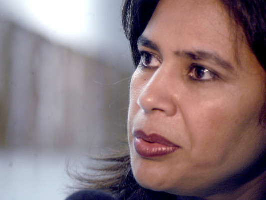 Banca no permite abrir cuenta a Rixi Moncada