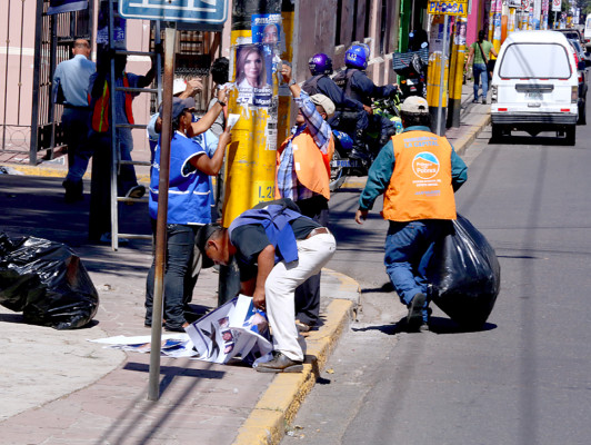 Retiran propaganda política en la capital de Honduras